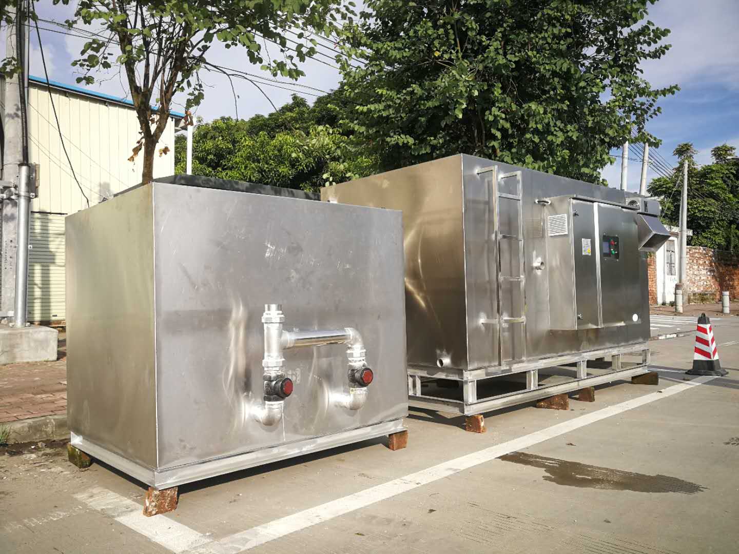 綠森全自動油水分離器