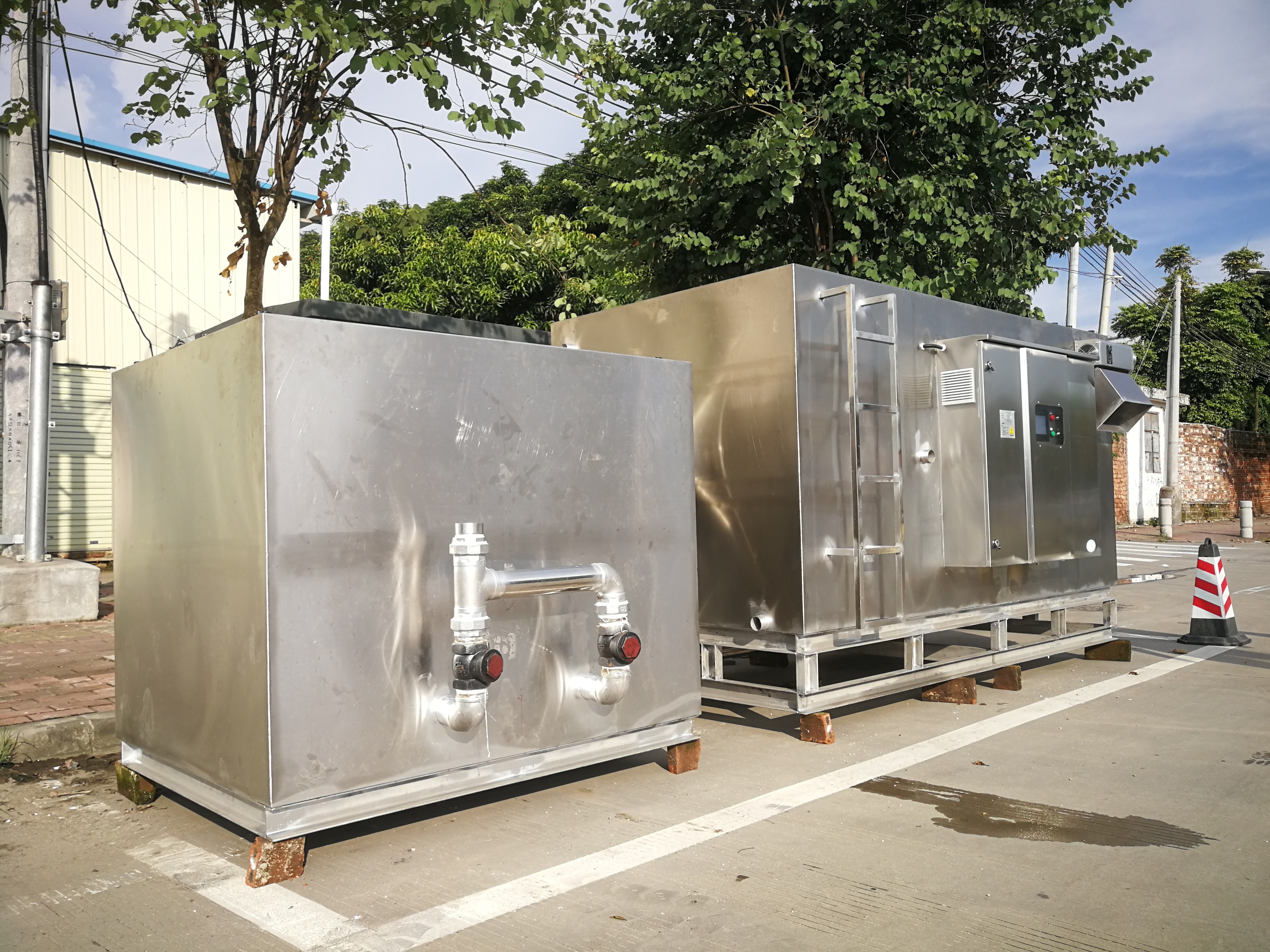 綠森全自動油水分離器